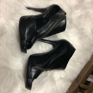 Eva &Zoe peep toe stiletto